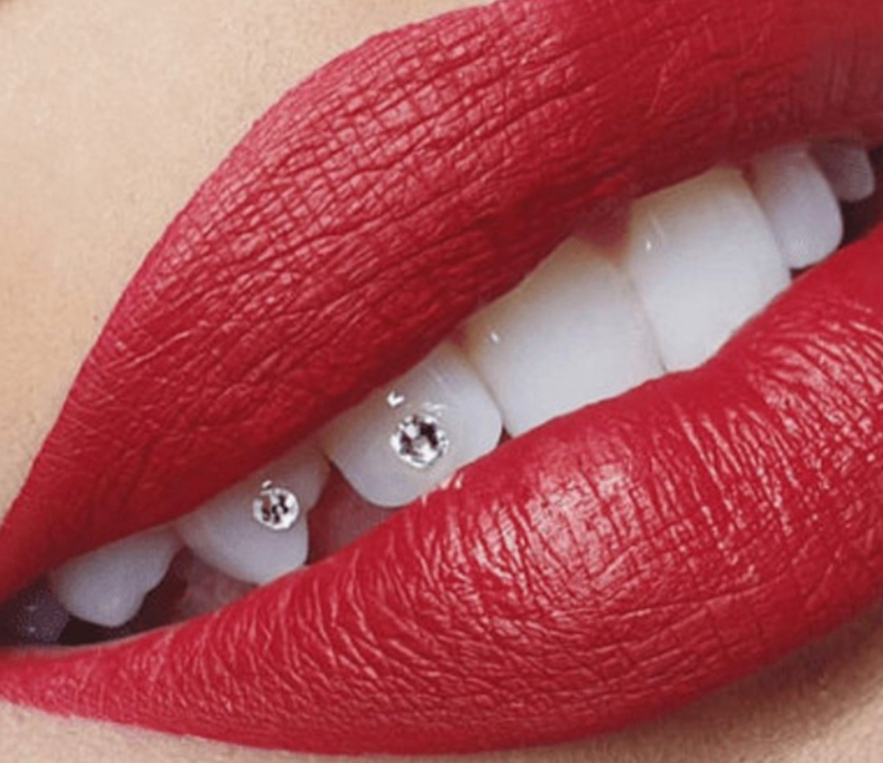 red lip tooth gem